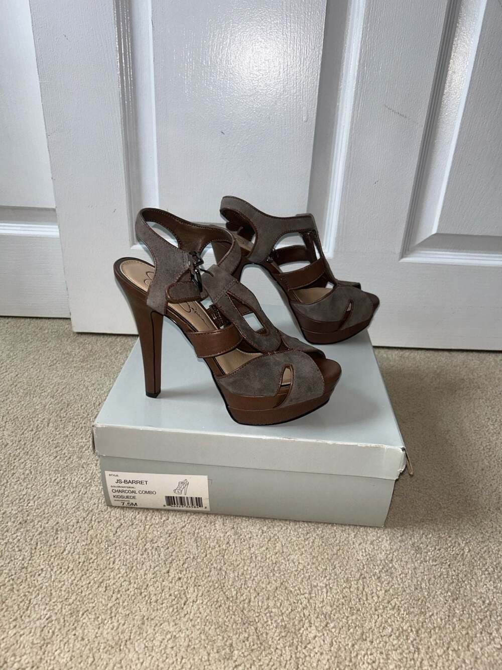 Jessica Simpson - Barret Size 7.5 Womans